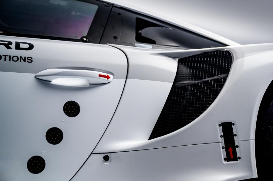 Детали экстерьера Porsche 911 RSR (991) 2019 года  (фото 3 из 21)